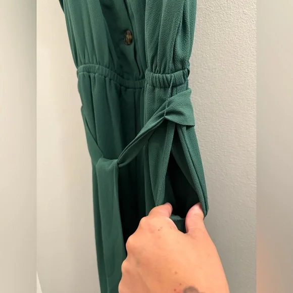 Reitmans | Forest Green Elegant Buttoned Cropped Jumpsuit - Picture 6 of 14